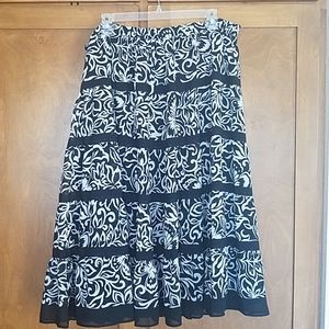 Alfred Dunner Woman skirt black and white size 14